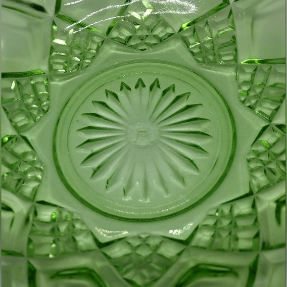 Vtg. Hazel Atlas Uranium Glass Diamond Arches Fruit Bowl With‎ 6 Berry Bowls - Picture 10 of 12